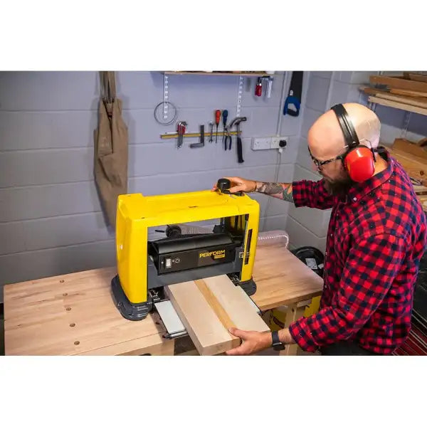 Perform PD318BT Benchtop Thicknesser - Ideal beginner benchtop thicknesser Powerful 1800W motor HSS blades deliver 18,