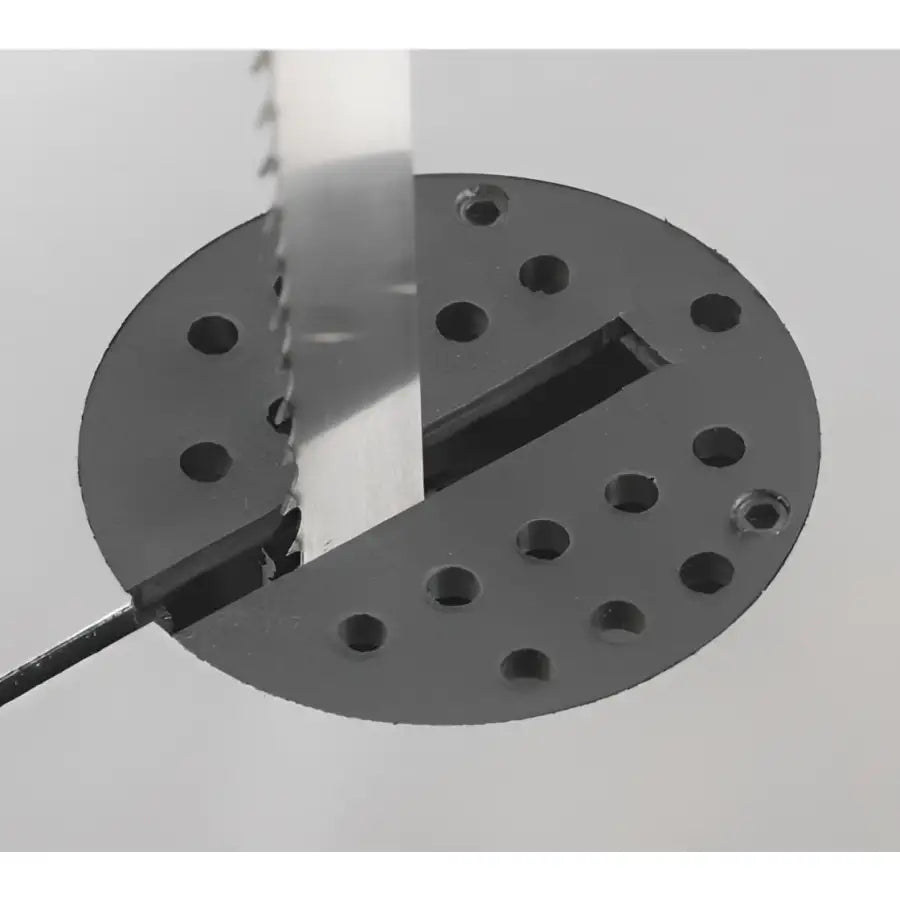 Adjustable Table Insert The table features two essential levelling screws to raise or lower the table insert for a smooth feed over the cast iron table.