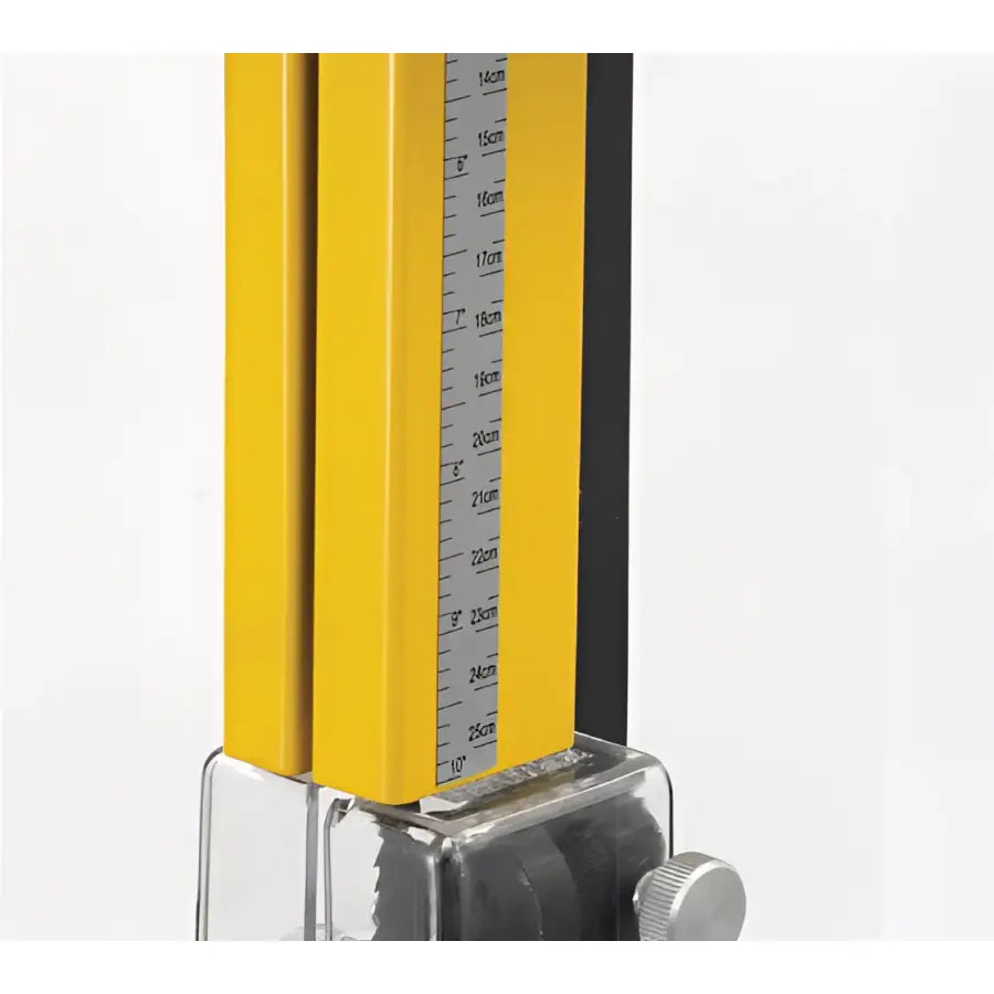 Useful Height Guide The blade guard features a scale to show the cutting height, an ideal reference for accurately setting the guides to the required position.