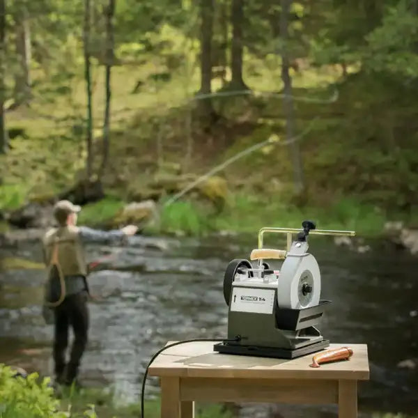Tormek T-4 Bushcraft EN 230V Type G - Sharpening System With your Bushcraft, you can sharpen knives and axes to make