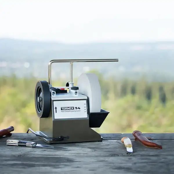 Tormek T-4 Bushcraft EN 230V Type G - Sharpening System With your Bushcraft, you can sharpen knives and axes to make
