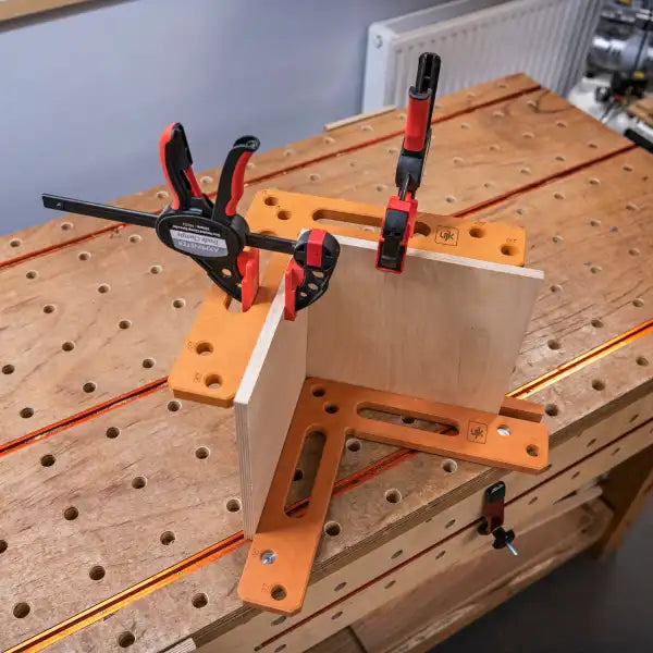 UJK Assembly Square - MFT & Parf Guide System Useful accessory for a multifunction table Serves as guide quickly