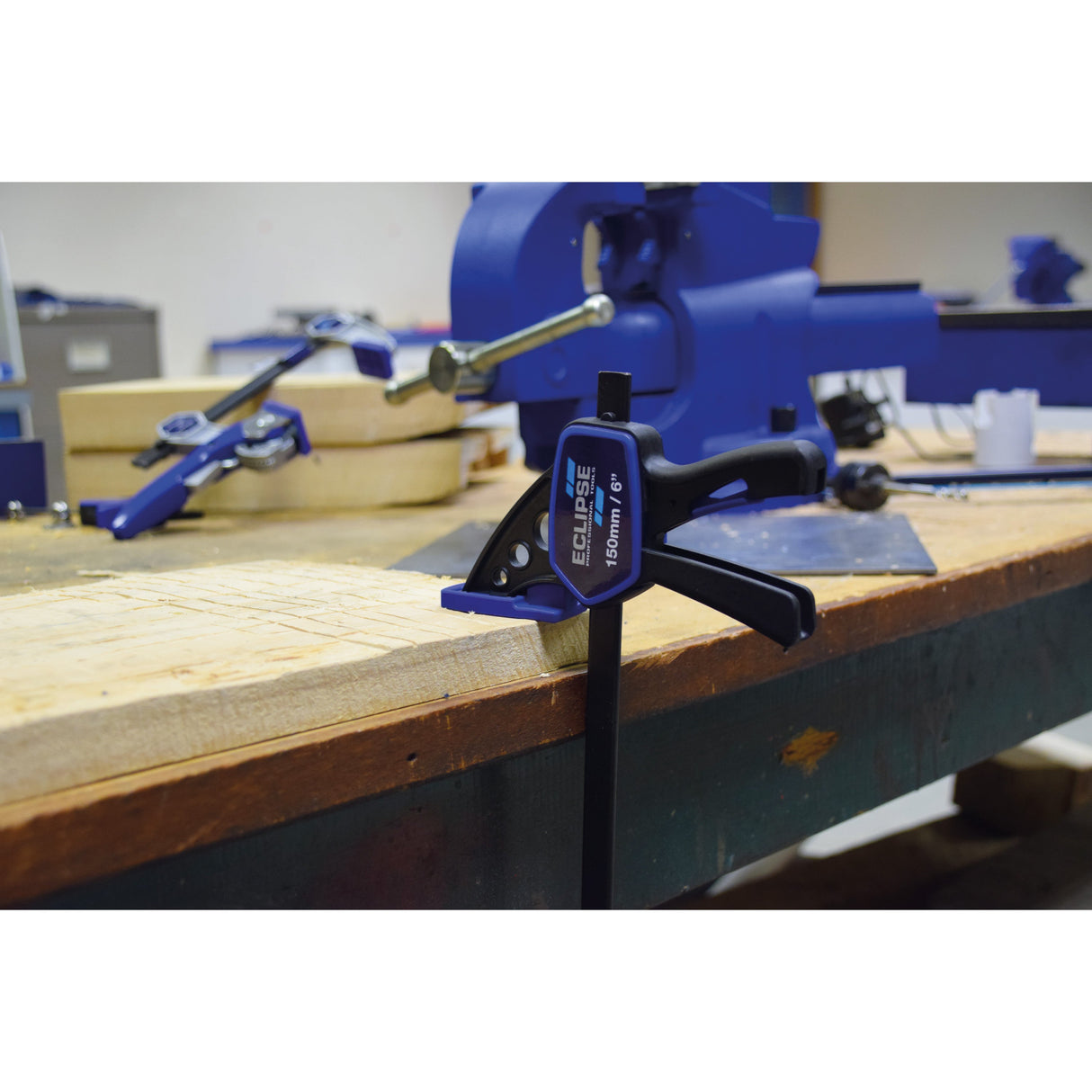 Mini One-Handed Bar Clamp Mini and micro one handed bar clamps for a variety of light and medium duty woodworking applications  Carbon steel bar and reinforced nylon body for strength and durability Mini clamps can achieve up to 75 kgf and Micro clamps up to 25 Kgf of clamping force The quick release insert trigger enables the clamps to be quickly positioned and released.