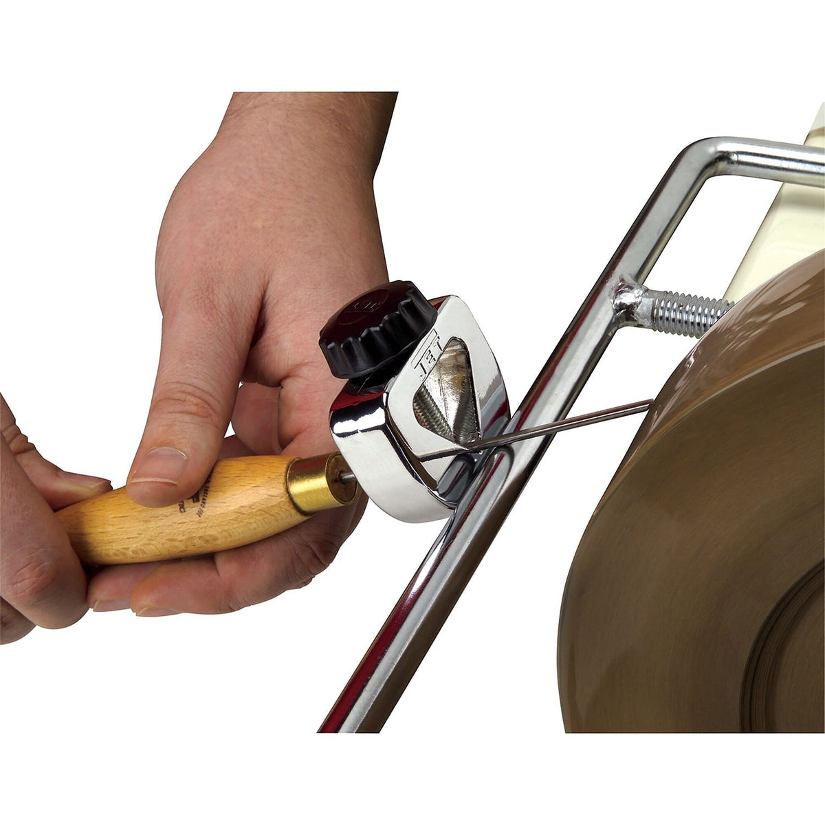 JET JSSG-10 wet sharpener, in use