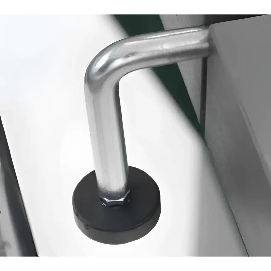 Table Levelling Pin  Perfect alignment of the table is ensured with the simple-but- effective levelling pin.