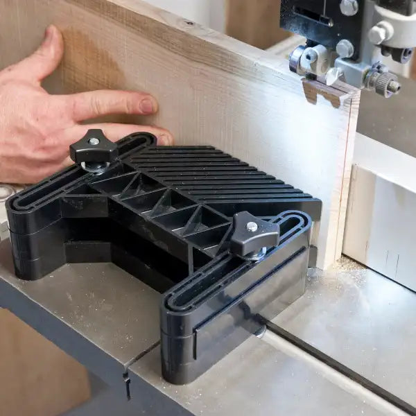 UJK Double Horizontal Featherboards - Routing Securely holds the workpiece against fence for safer routing