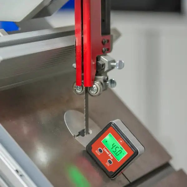 UJK Level Box - Machine Accessories Magnetic base attaches to metal surfaces for stability Instantly, measures